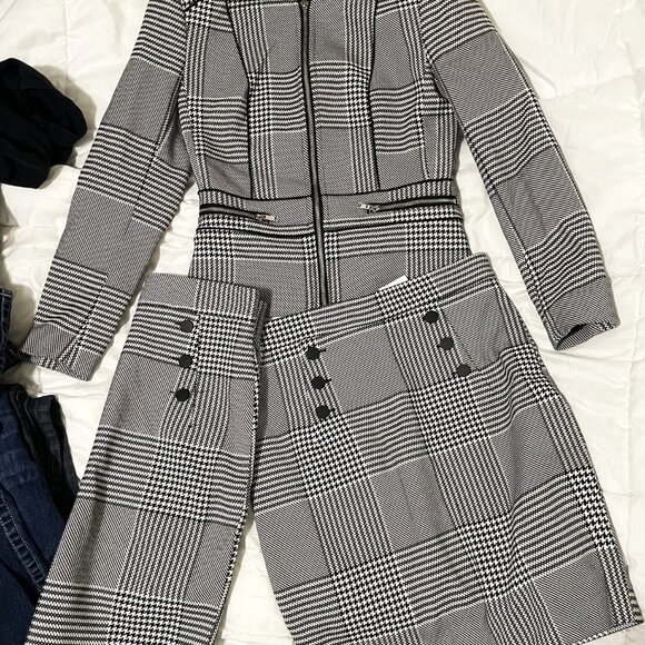 H&M Black & White Plaid Suit Set
2-PC SZ 6, w/ Xtra Skirt-Size 8. - Picture 1 of 7